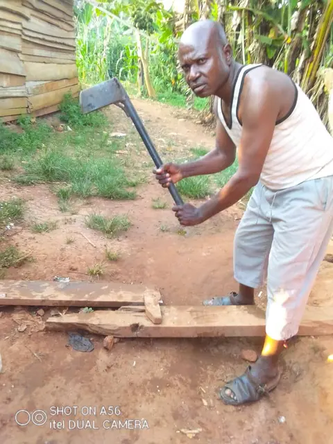 Fente du bois de chauffage