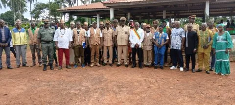 les forces vives de Lomié autour du Préfet du Haut-nyong